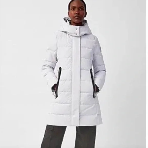 Brand-New Moose Knuckles Winter Jacket - Women’s Size S with Simon’s dust bag ! - Picture 3 of 13